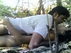 Horny boyfriend fucking his Indian girlfriend in woods