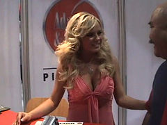 Magnetic blonde Bree Olson loves meeting fans and signing autographs